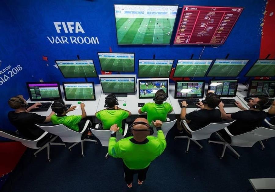 ۵ داور جدید مجوز فیفا برای با قضاوت VAR را گرفتند
